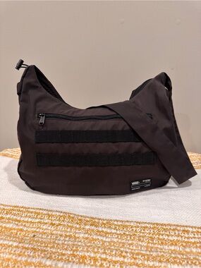 Vans Offshoot Messenger in After Dark Brown